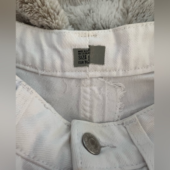 TOPSHOP MOTO BRAND JEAN SHORTS - Picture 3 of 3